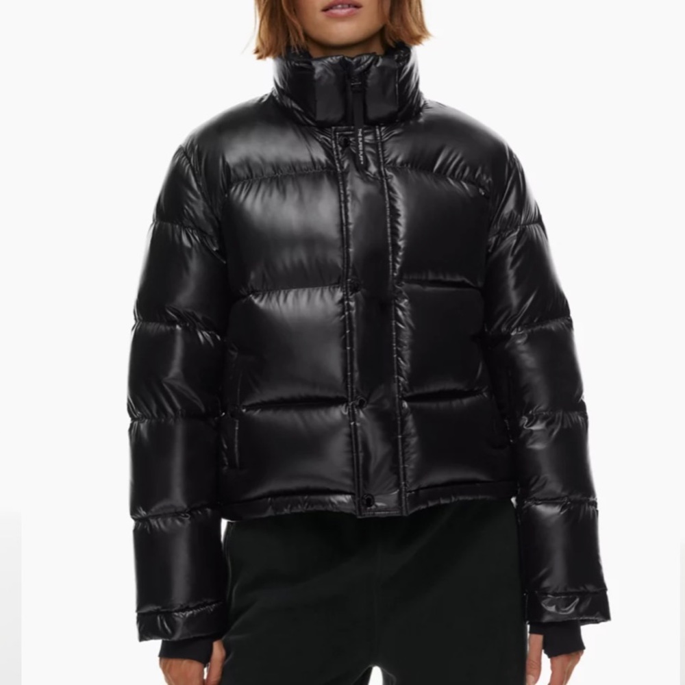 Aritzia super puff black shorty gloss bomber jacket in xxs. Very good condition.